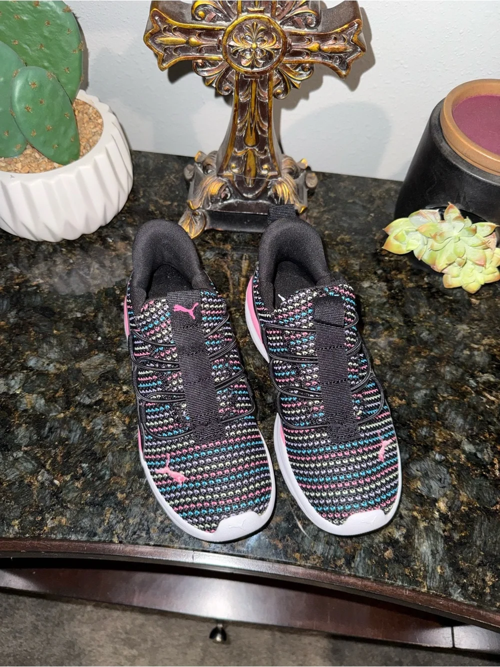 NWOT 1.5C Puma Black Knit Slip-On Sneakers with Pink and Multicolor Stitching